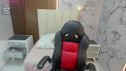 Snapshot of leslysimpson chatting on February 20, 2026, 7:58 pm online show from February 20, 2026, 7:58 pm