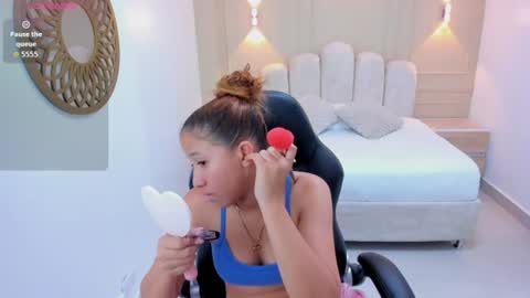 Snapshot of leslysimpson chatting on June 27, 2026, 7:30 pm online show from June 27, 2026, 7:30 pm