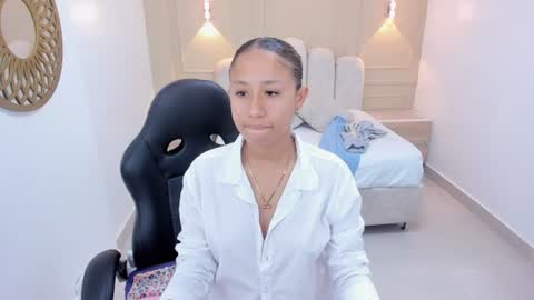 Snapshot of leslysimpson chatting on July 2, 2026, 7:42 pm online show from July 2, 2026, 7:42 pm