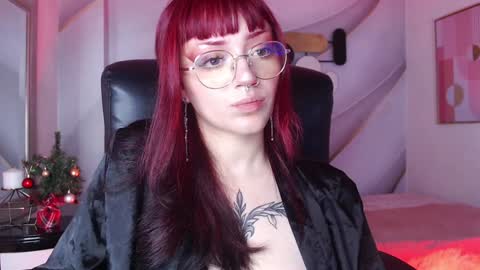 Snapshot of lessboobs_gh chatting on December 4, 2024, 12:14 pm Less  online show from December 4, 2024, 12:14 pm