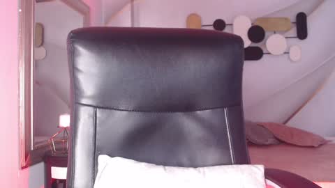 Snapshot of lessboobs_gh chatting on December 24, 2024, 4:19 pm Less  online show from December 24, 2024, 4:19 pm