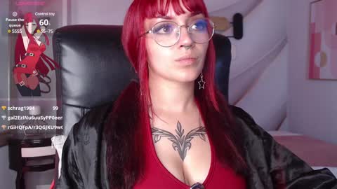 Snapshot of lessboobs_gh chatting on January 4, 2025, 5:58 pm Less  online show from January 4, 2025, 5:58 pm