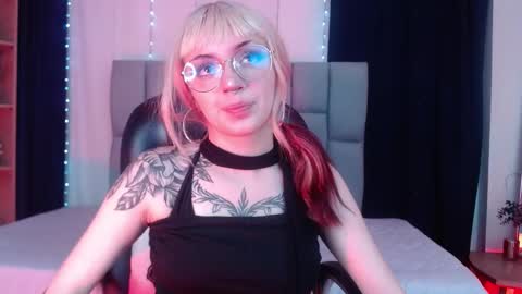 Snapshot of lessboobs_gh chatting on February 2, 2025, 11:08 am Less  online show from February 2, 2025, 11:08 am