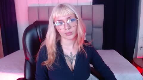Snapshot of lessboobs_gh chatting on February 6, 2025, 11:54 am Less  online show from February 6, 2025, 11:54 am
