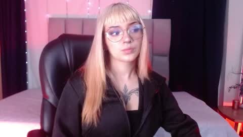 Snapshot of lessboobs_gh chatting on February 9, 2025, 11:14 am Less  online show from February 9, 2025, 11:14 am