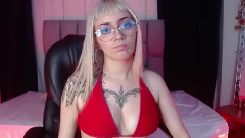 Snapshot of lessboobs_gh chatting on March 1, 2025, 5:49 pm Less  online show from March 1, 2025, 5:49 pm