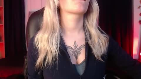 Snapshot of lessboobs_gh chatting on March 12, 2025, 6:00 pm Less  online show from March 12, 2025, 6:00 pm