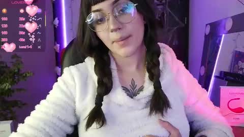 Snapshot of lessboobs_gh chatting on October 21, 2025, 5:46 pm Less  online show from October 21, 2025, 5:46 pm