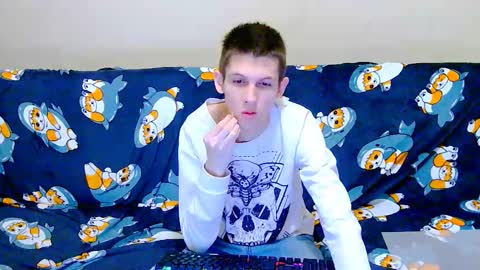lester_broo online show from December 16, 2025, 9:42 pm
