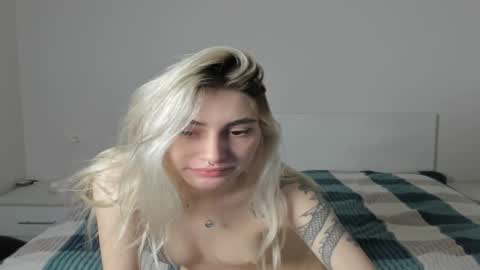 lesyaliss online show from February 26, 2026, 5:39 am