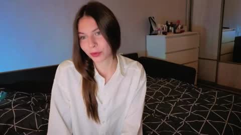 Snapshot of let_me_seee chatting on May 19, 2026, 4:35 pm Fiona online show from May 19, 2026, 4:35 pm