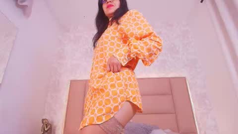 Leti White online show from December 19, 2025, 9:44 pm