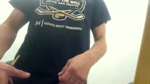 letmehitthat1986 online show from October 19, 2025, 3:07 am