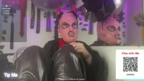 Snapshot of letsdoitbabez chatting on November 28, 2025, 2:25 am Julian Mask online show from November 28, 2025, 2:25 am