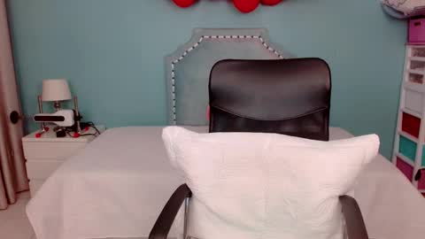 Lexas Room online show from October 2, 2025, 4:30 am