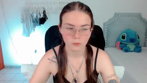 Lexas Room online show from December 17, 2025, 4:07 am