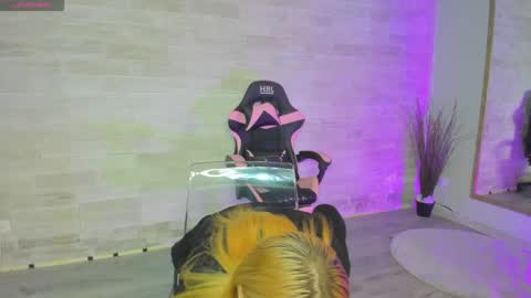 Lexi online show from October 21, 2025, 6:25 am