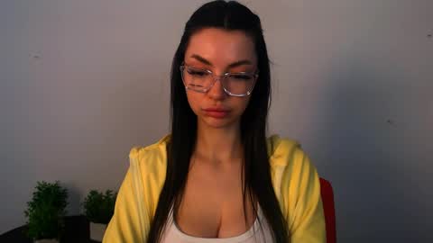 Alexia online show from May 4, 2026, 12:56 pm