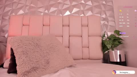 Snapshot of lexiee_grey_ chatting on January 27, 2025, 3:18 pm Lexie online show from January 27, 2025, 3:18 pm