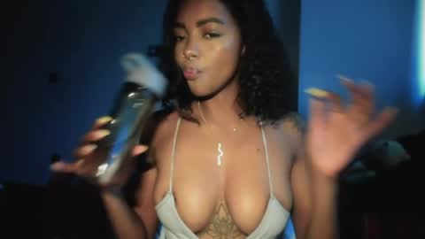 Snapshot of lexy_squirt_queen chatting on April 27, 2026, 12:47 pm LEXY - Independent account online show from April 27, 2026, 12:47 pm
