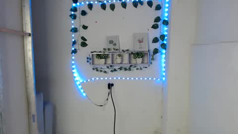 lolita online show from December 5, 2024, 12:22 pm