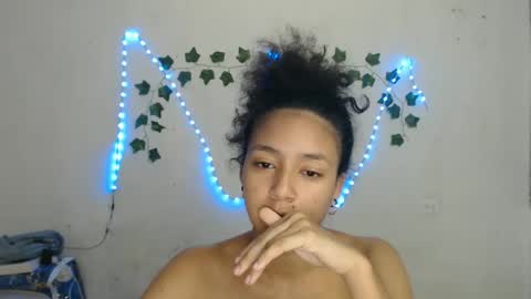 lolita online show from January 8, 2025, 4:33 pm