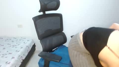 leydy_day online show from November 27, 2025, 4:09 pm