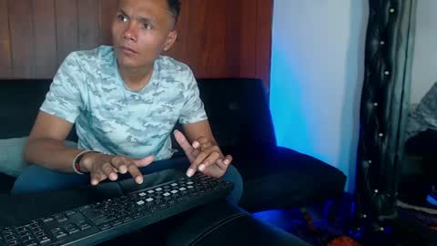 Snapshot of leyker_ath chatting on April 11, 2026, 8:02 pm leyker_ath online show from April 11, 2026, 8:02 pm