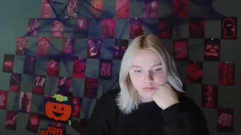 Snapshot of leyla_le chatting on October 23, 2025, 6:13 am Leyla online show from October 23, 2025, 6:13 am