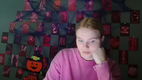 Snapshot of leyla_le chatting on October 25, 2025, 5:59 am Leyla online show from October 25, 2025, 5:59 am