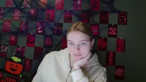 Snapshot of leyla_le chatting on October 30, 2025, 7:43 am Leyla online show from October 30, 2025, 7:43 am