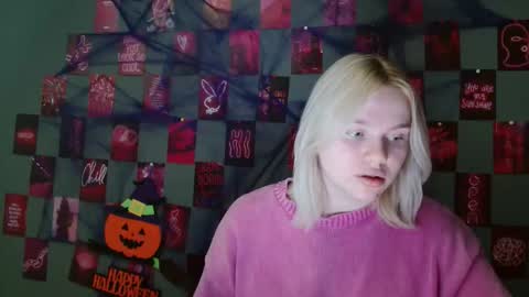 Snapshot of leyla_le chatting on November 1, 2025, 7:21 am Leyla online show from November 1, 2025, 7:21 am