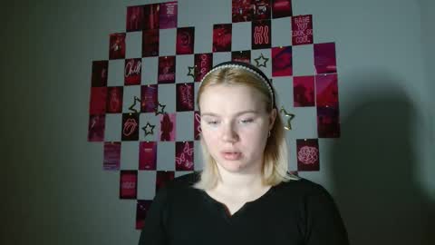 Snapshot of leyla_le chatting on November 3, 2025, 7:09 am Leyla online show from November 3, 2025, 7:09 am