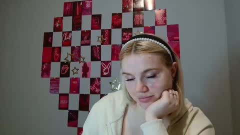 Snapshot of leyla_le chatting on November 10, 2025, 7:07 am Leyla online show from November 10, 2025, 7:07 am