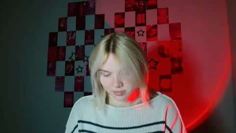 Snapshot of leyla_le chatting on November 17, 2025, 7:03 am Leyla online show from November 17, 2025, 7:03 am