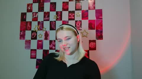 Snapshot of leyla_le chatting on November 18, 2025, 9:36 am Leyla online show from November 18, 2025, 9:36 am