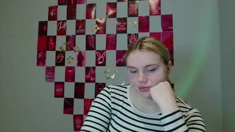 Snapshot of leyla_le chatting on November 20, 2025, 7:08 am Leyla online show from November 20, 2025, 7:08 am