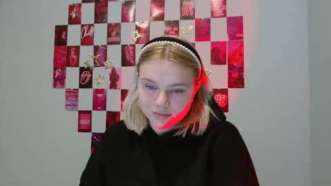 Snapshot of leyla_le chatting on November 27, 2025, 7:32 am Leyla online show from November 27, 2025, 7:32 am