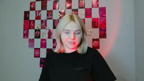 Snapshot of leyla_le chatting on December 3, 2025, 7:38 am Leyla online show from December 3, 2025, 7:38 am