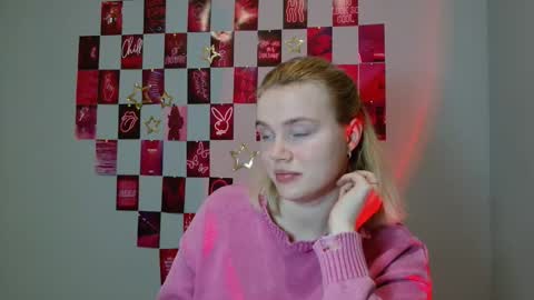 Snapshot of leyla_le chatting on December 4, 2025, 7:39 am Leyla online show from December 4, 2025, 7:39 am