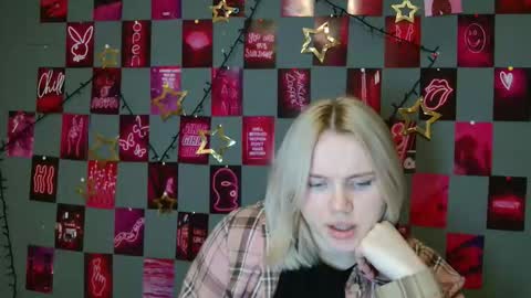 Snapshot of leyla_le chatting on December 16, 2025, 7:13 am Leyla online show from December 16, 2025, 7:13 am