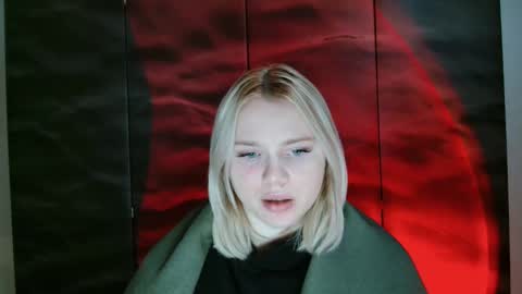 Snapshot of leyla_le chatting on January 10, 2026, 7:43 am Leyla online show from January 10, 2026, 7:43 am