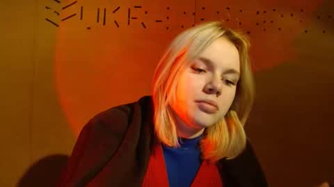 Snapshot of leyla_le chatting on January 13, 2026, 7:02 am Leyla online show from January 13, 2026, 7:02 am