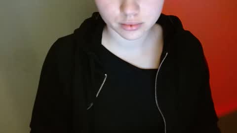 Snapshot of leyla_le chatting on February 2, 2026, 8:02 am Leyla online show from February 2, 2026, 8:02 am