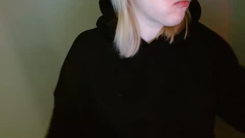 Snapshot of leyla_le chatting on February 10, 2026, 7:01 am Leyla online show from February 10, 2026, 7:01 am