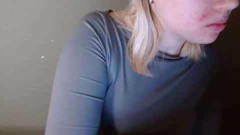 Snapshot of leyla_le chatting on February 15, 2026, 7:51 am Leyla online show from February 15, 2026, 7:51 am