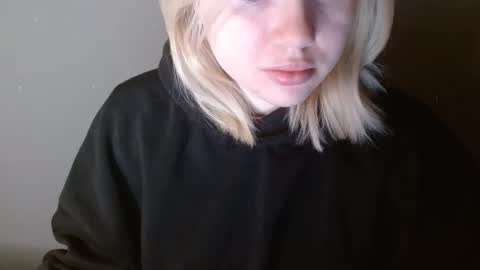 Snapshot of leyla_le chatting on February 18, 2026, 6:42 am Leyla online show from February 18, 2026, 6:42 am