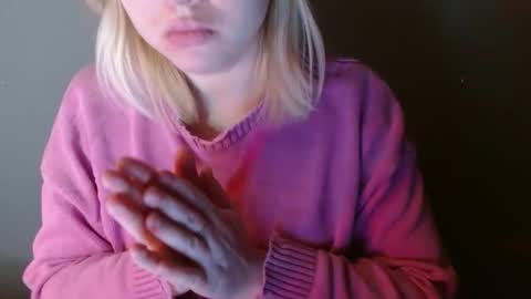 Snapshot of leyla_le chatting on February 19, 2026, 7:04 am Leyla online show from February 19, 2026, 7:04 am