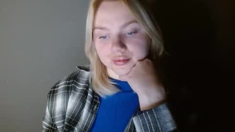 Snapshot of leyla_le chatting on February 22, 2026, 3:40 am Leyla online show from February 22, 2026, 3:40 am