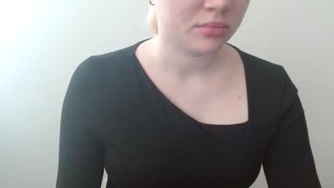 Snapshot of leyla_le chatting on March 4, 2026, 6:30 am Leyla online show from March 4, 2026, 6:30 am